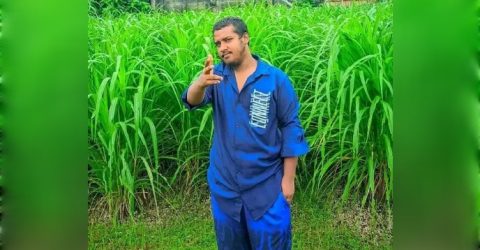 আশুলিয়ায় আতঙ্কের আরেক নাম ‘চাক্কু ইমন’: পলাতক কুখ্যাত সন্ত্রাসীকে দ্রুত গ্রেফতারের দাবি এলাকাবাসীর