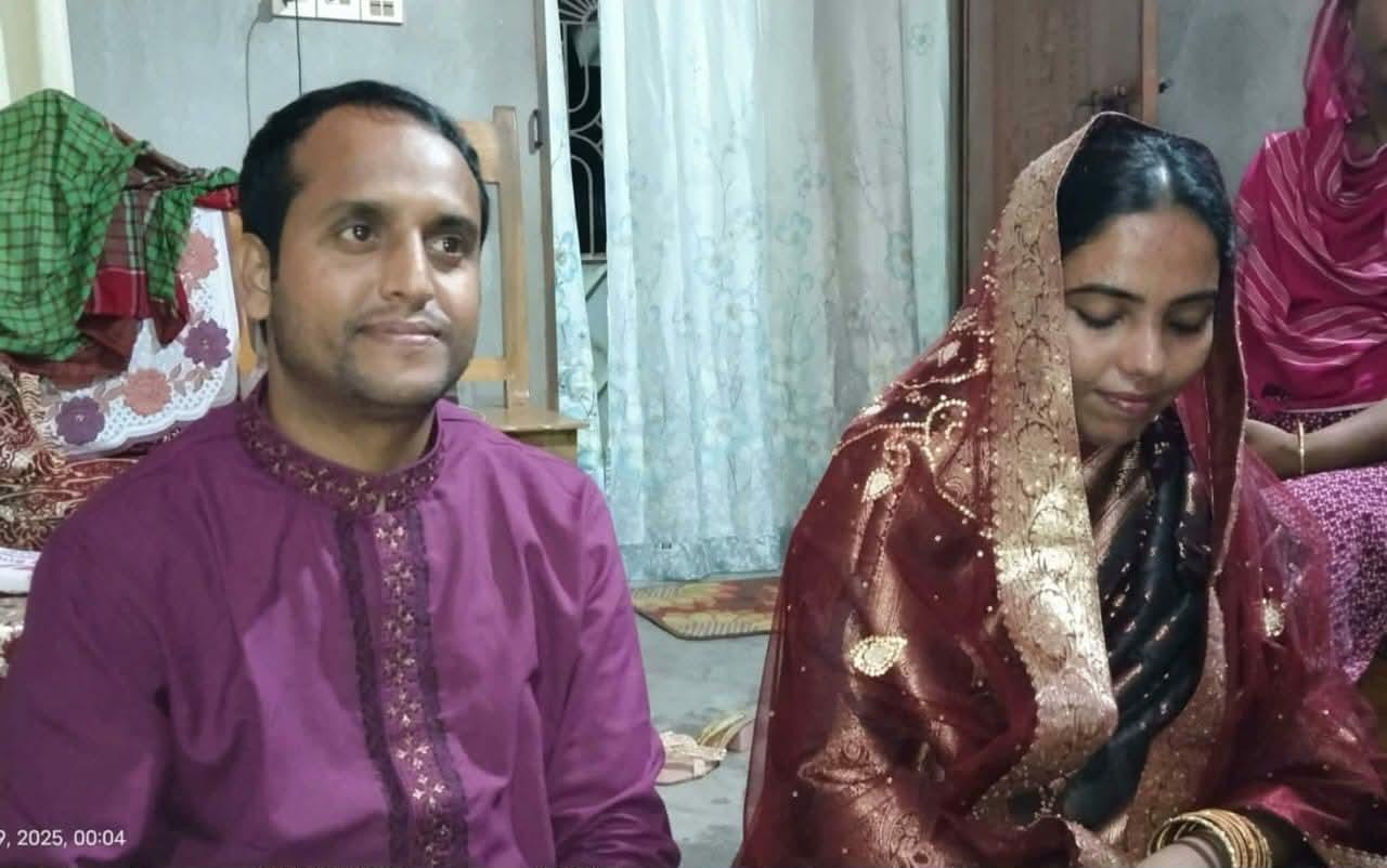 নেত্রকোনায় স্বামীর অধিকার ফিরে পেতে স্ত্রীর আদালতে দারস্থ ও সংবাদ সম্মেলন